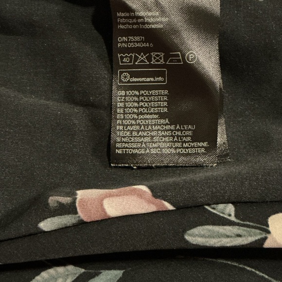 Floral Black Women's Top - Picture 6 of 6